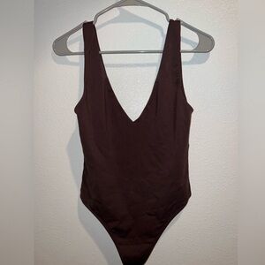 SOLD**Aritzia Contour V-neck Babaton body suit